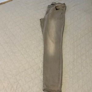 I’m selling gray old navy’s jeans